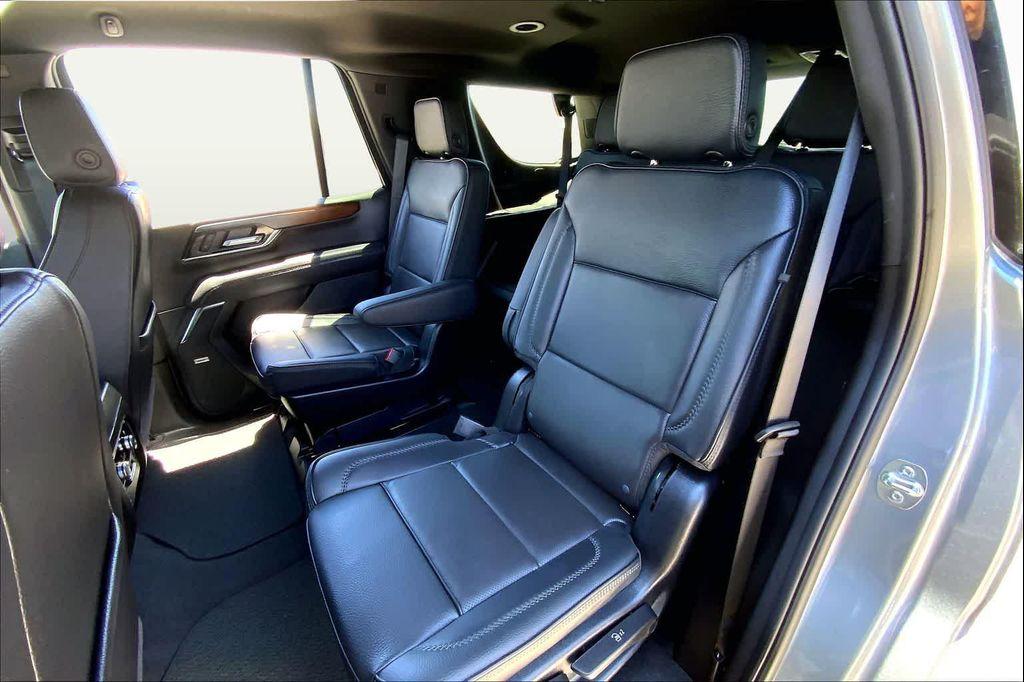 used 2025 GMC Yukon car, priced at $74,052