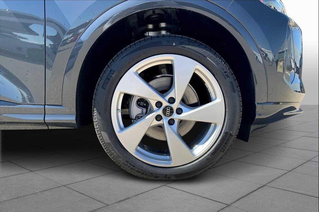 new 2025 Audi Q5 car, priced at $60,945
