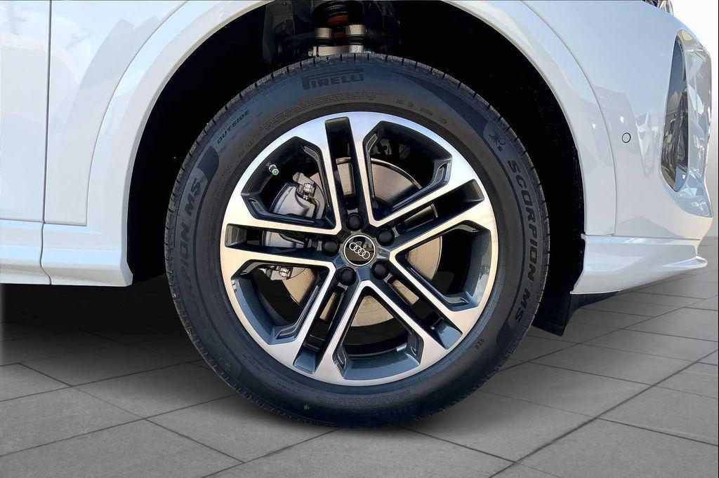 new 2025 Audi Q5 car, priced at $59,640