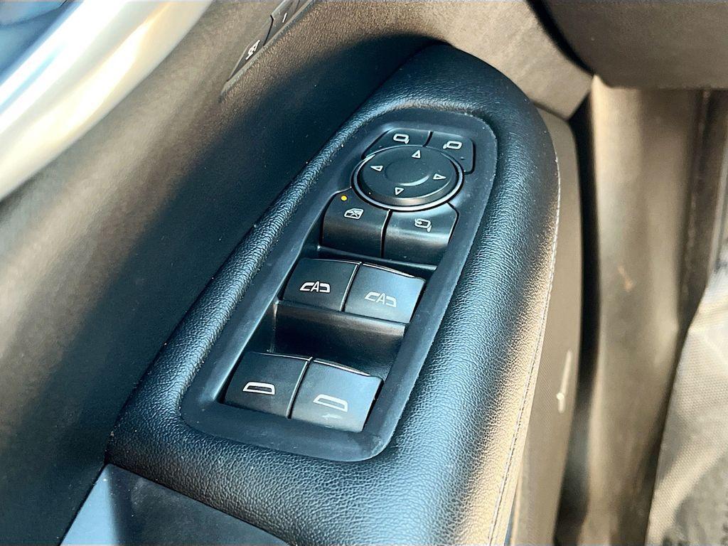 used 2021 Cadillac XT5 car, priced at $22,300