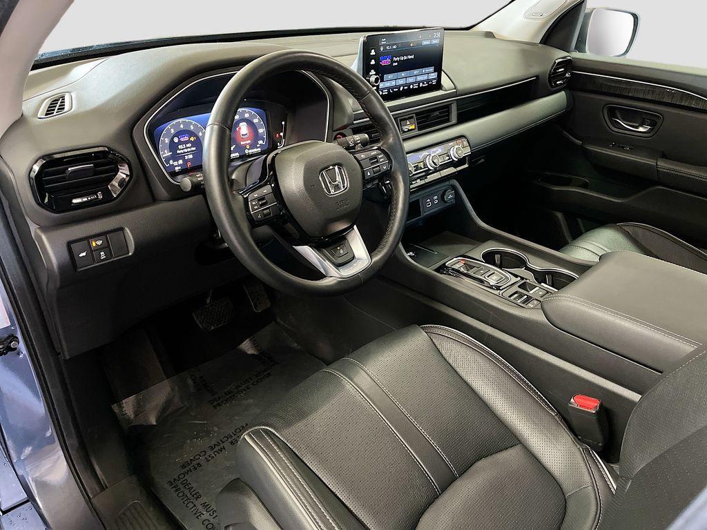 used 2025 Honda Pilot car, priced at $37,800
