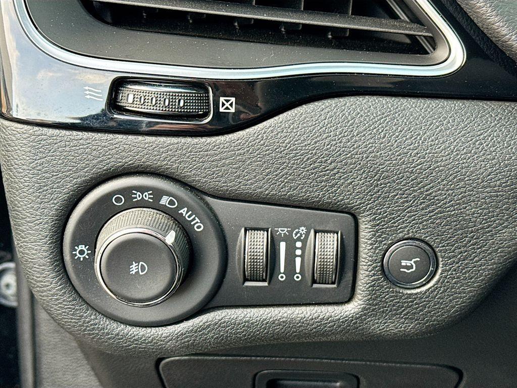 used 2023 Jeep Cherokee car, priced at $16,900