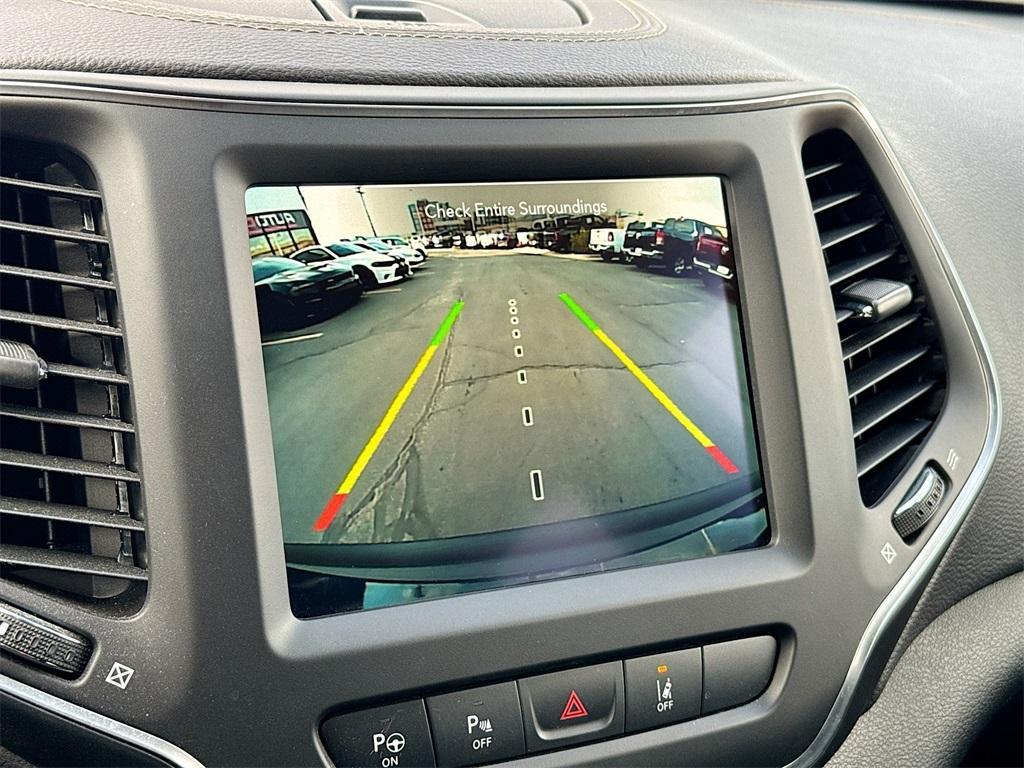 used 2023 Jeep Cherokee car, priced at $18,900