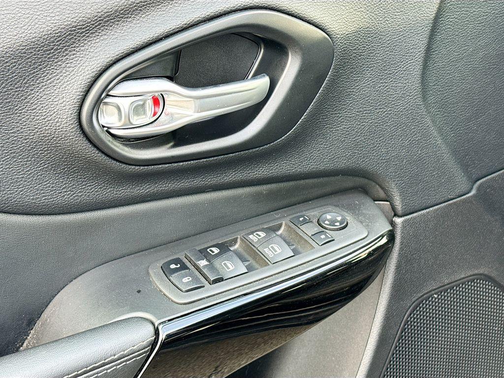 used 2023 Jeep Cherokee car, priced at $16,900