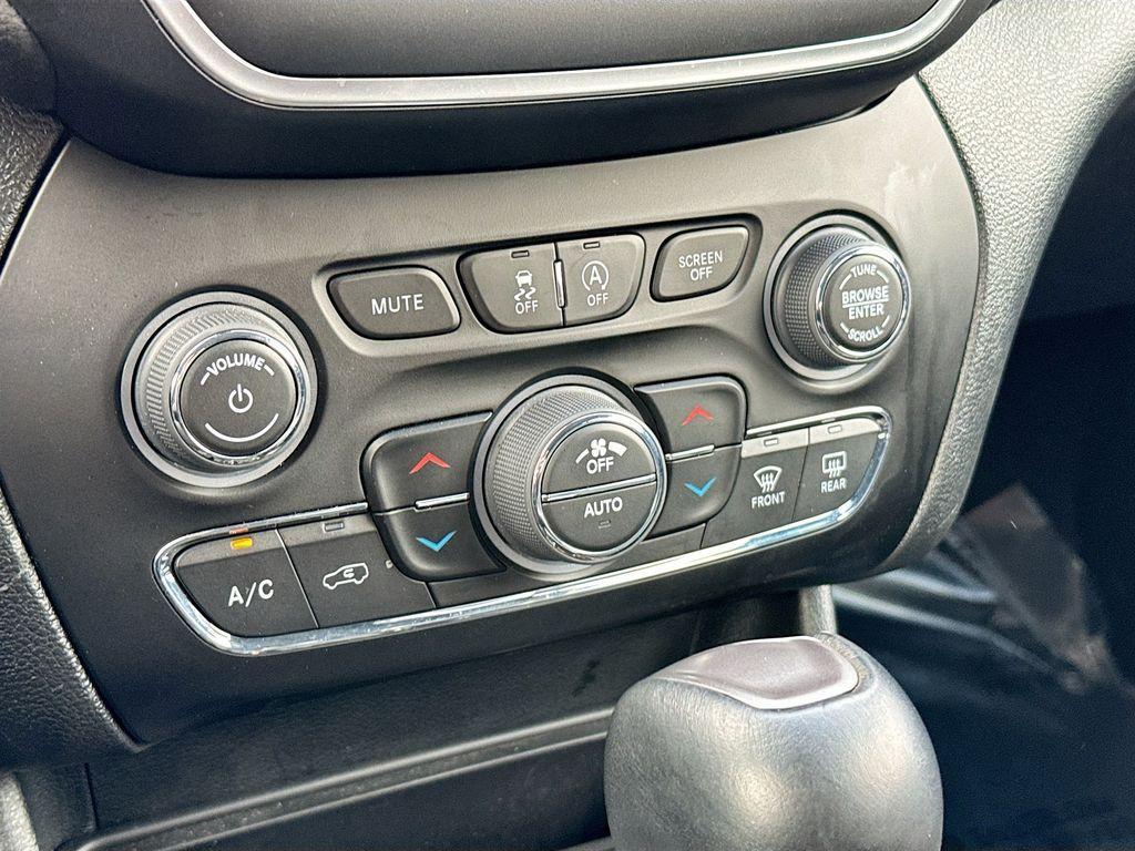 used 2023 Jeep Cherokee car, priced at $16,900