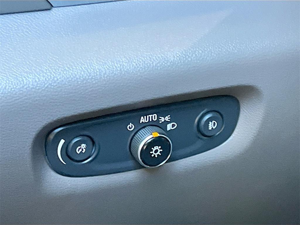 used 2020 Chevrolet Traverse car, priced at $18,500