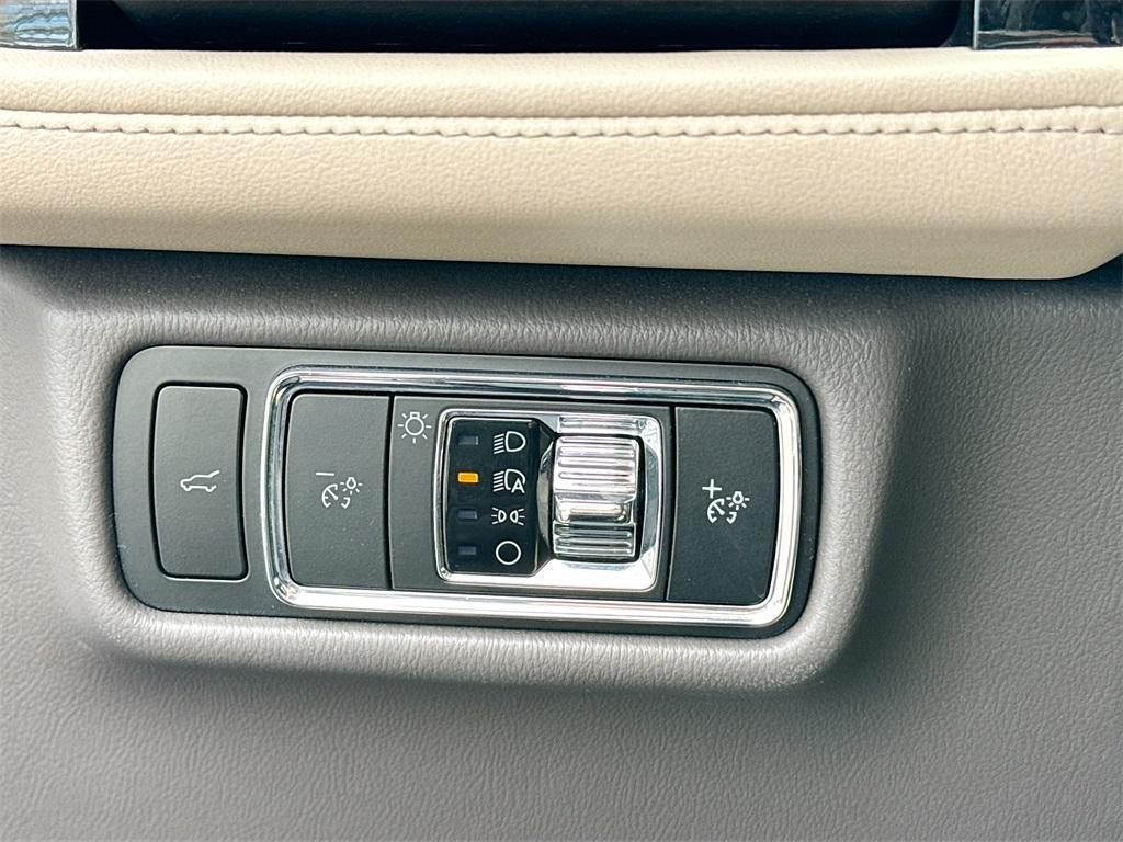 used 2023 Lincoln Aviator car, priced at $40,000