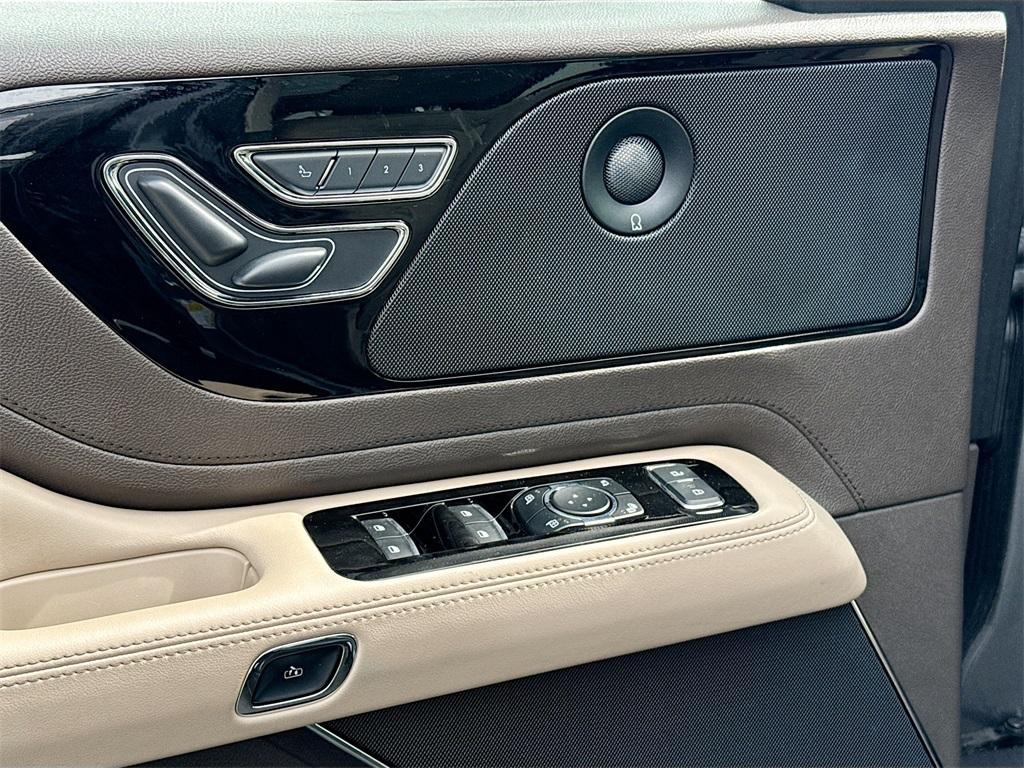 used 2023 Lincoln Aviator car, priced at $40,000