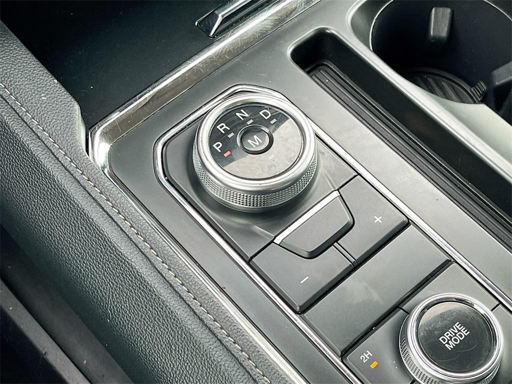 used 2024 Ford Expedition car, priced at $40,000