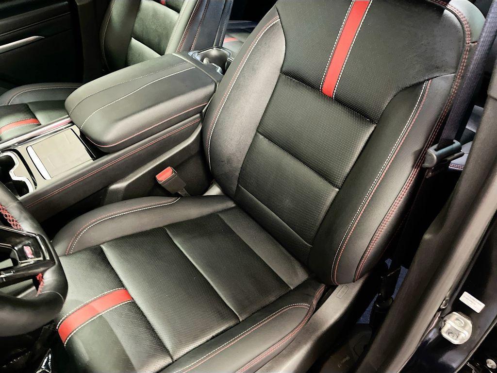 used 2025 Chevrolet Traverse car, priced at $44,000