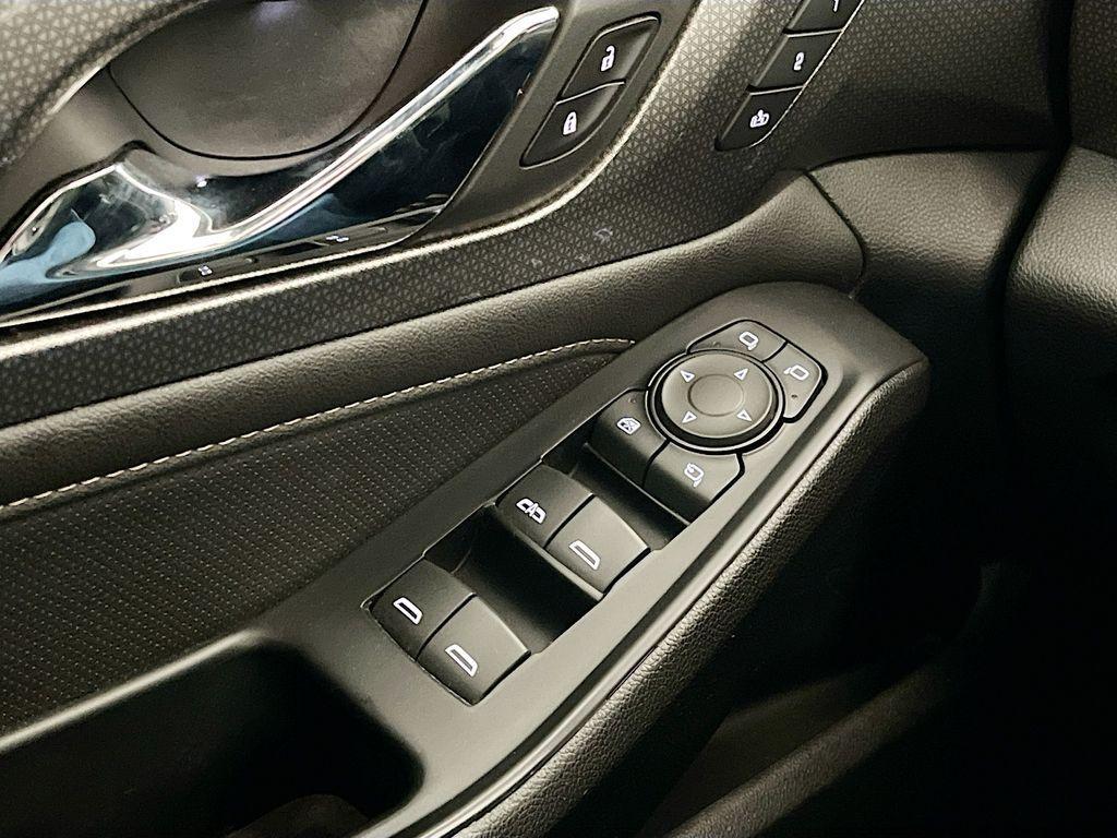 used 2023 Chevrolet Traverse car, priced at $33,200