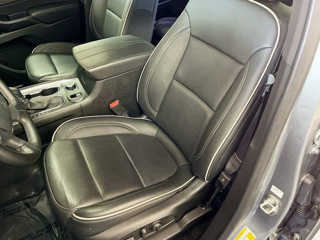 used 2023 Chevrolet Traverse car, priced at $33,200