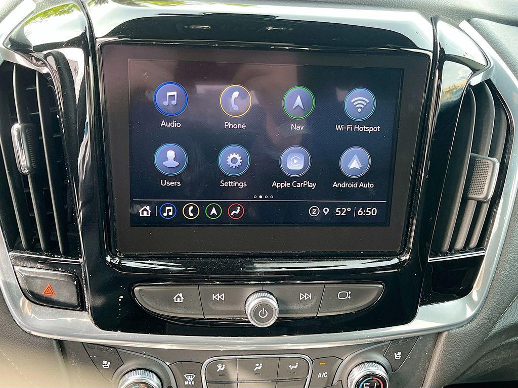 used 2022 Chevrolet Traverse car, priced at $28,800