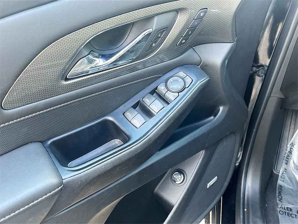 used 2023 Chevrolet Traverse car, priced at $33,000