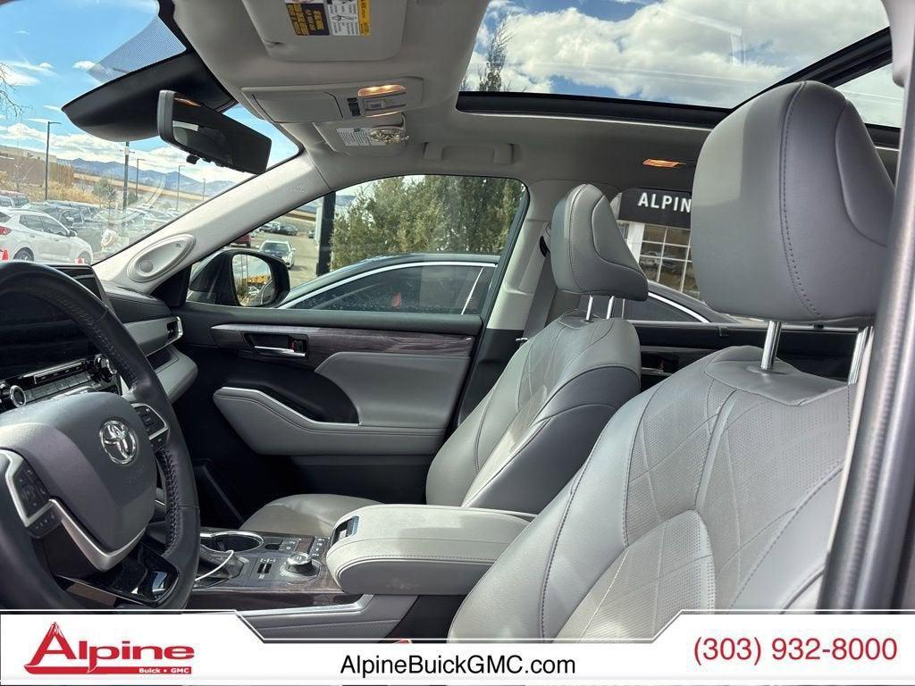 used 2022 Toyota Highlander car, priced at $37,991