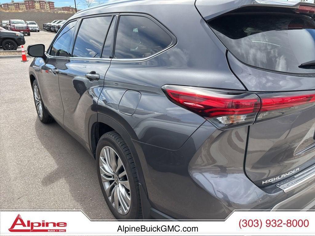 used 2022 Toyota Highlander car, priced at $37,991