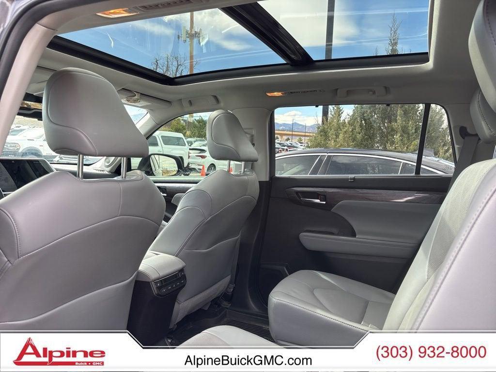 used 2022 Toyota Highlander car, priced at $37,991