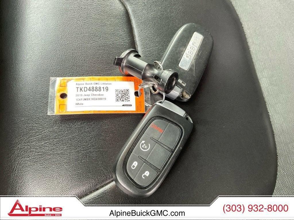 used 2019 Jeep Cherokee car, priced at $17,990