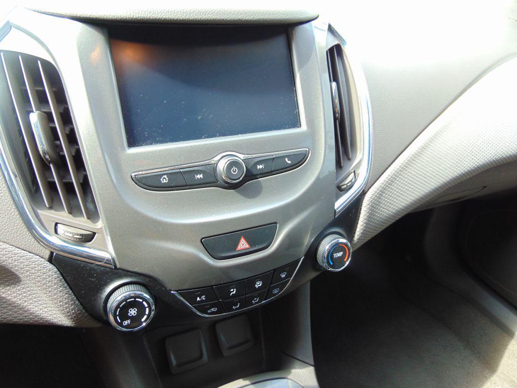 2017 WHITE Chevrolet Cruze