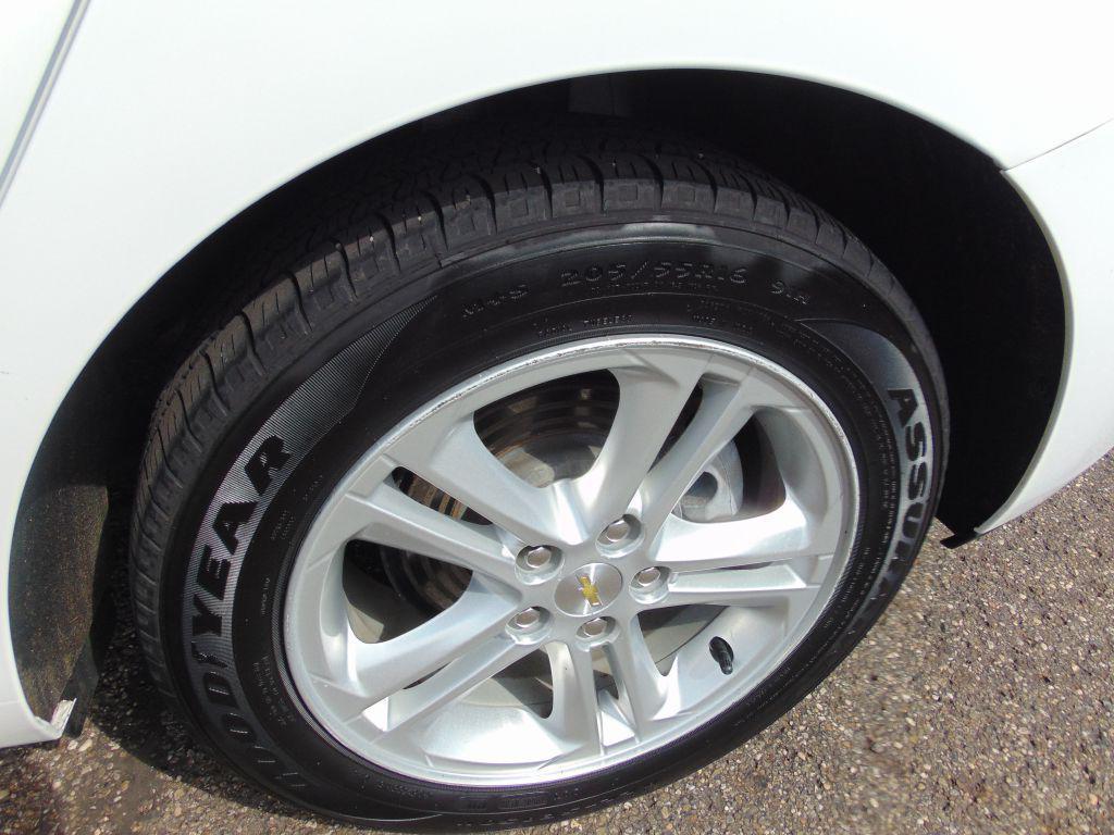 2017 WHITE Chevrolet Cruze