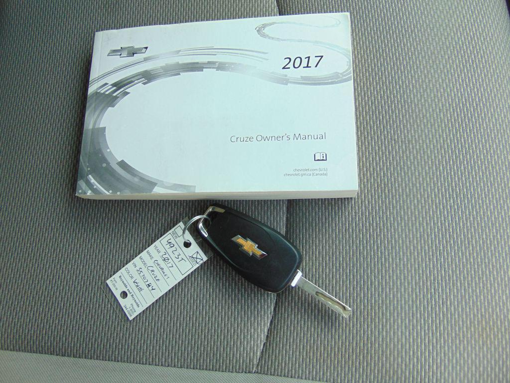 2017 WHITE Chevrolet Cruze