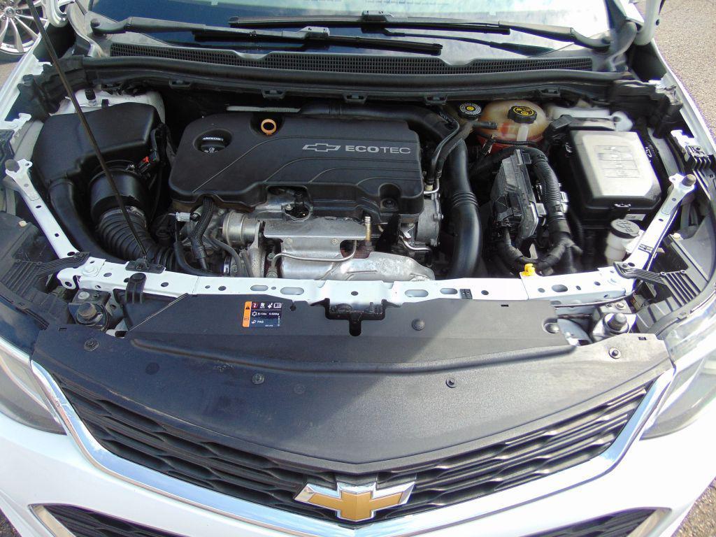 2017 WHITE Chevrolet Cruze