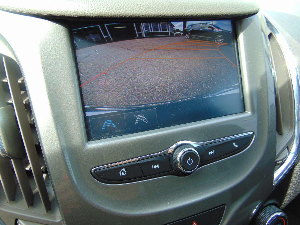 2017 WHITE Chevrolet Cruze