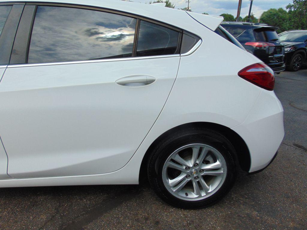 2017 WHITE Chevrolet Cruze