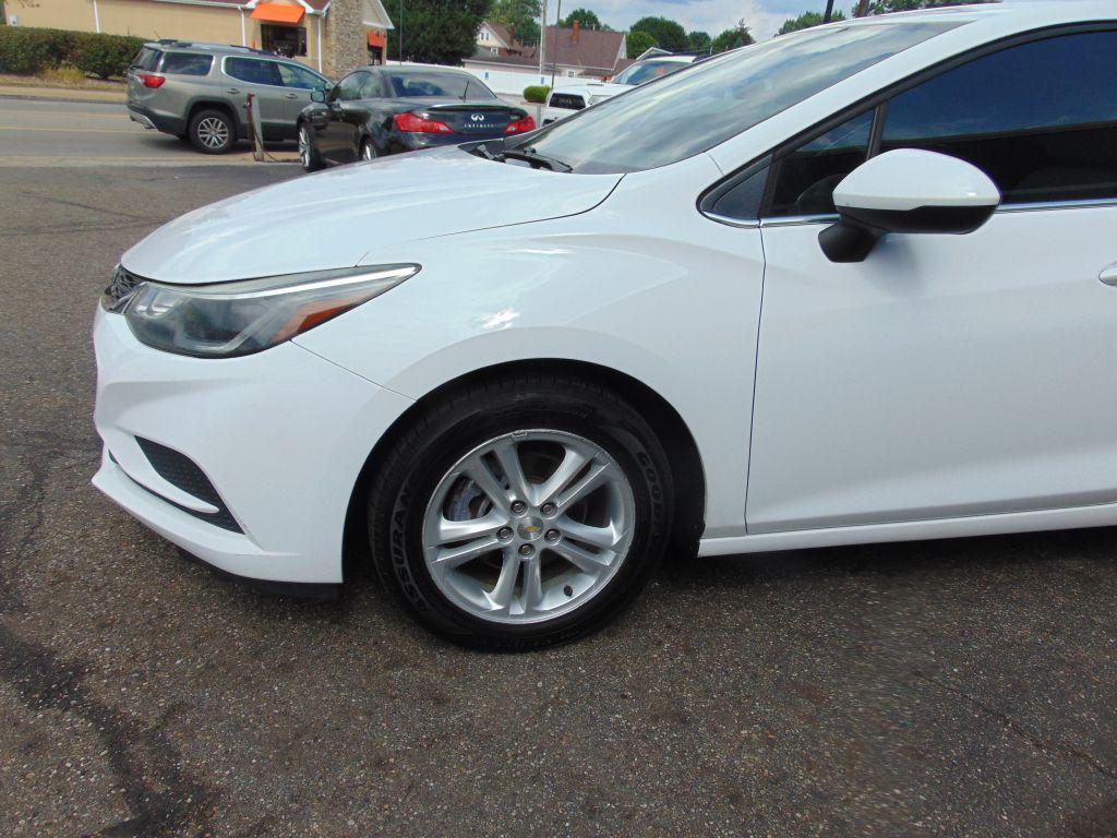 2017 WHITE Chevrolet Cruze