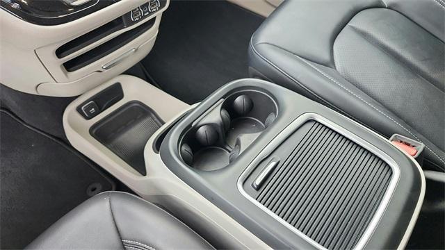 used 2024 Chrysler Pacifica car, priced at $26,991