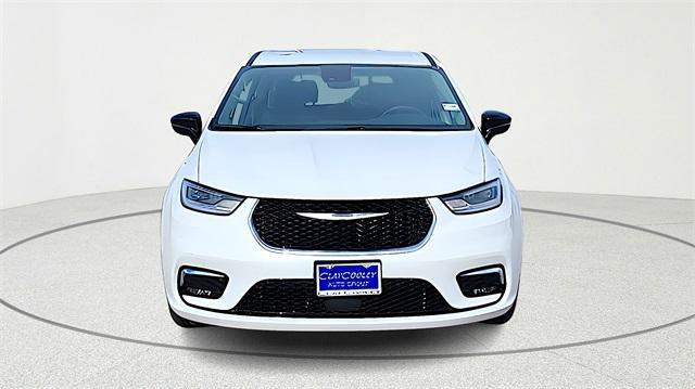 used 2024 Chrysler Pacifica car, priced at $26,991