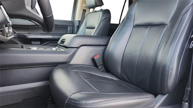 used 2024 Ford Expedition car, priced at $43,991