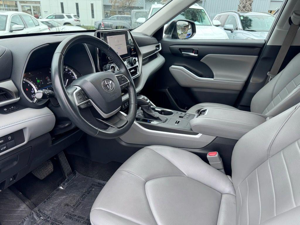 used 2023 Toyota Highlander car, priced at $30,998