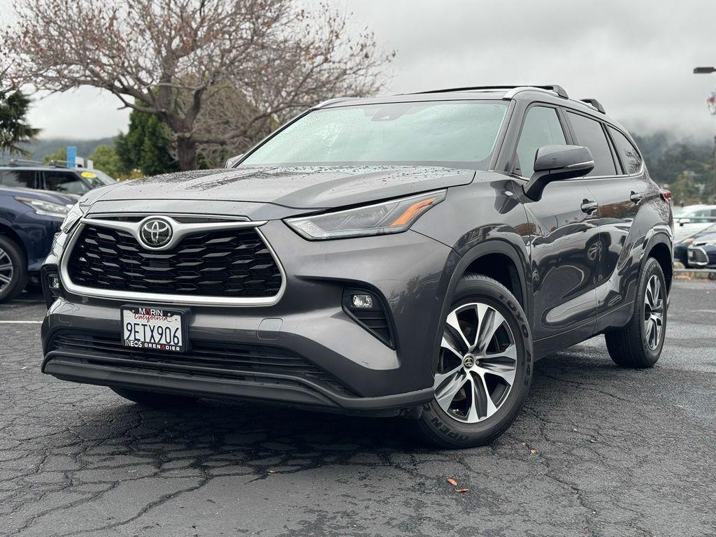 used 2023 Toyota Highlander car, priced at $30,998