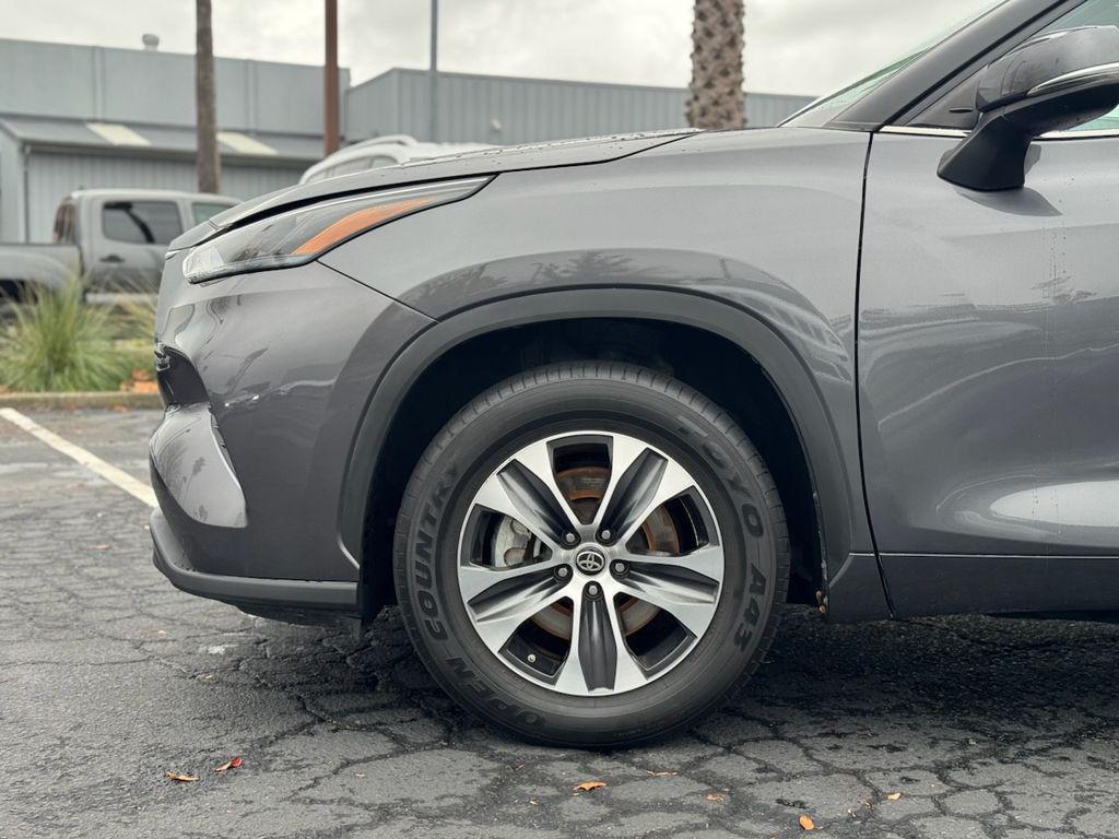 used 2023 Toyota Highlander car, priced at $30,998