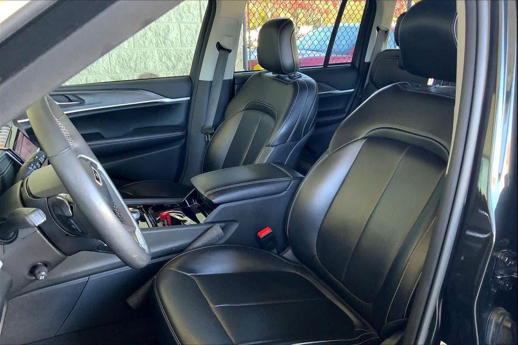 used 2023 Jeep Grand Cherokee car, priced at $28,998