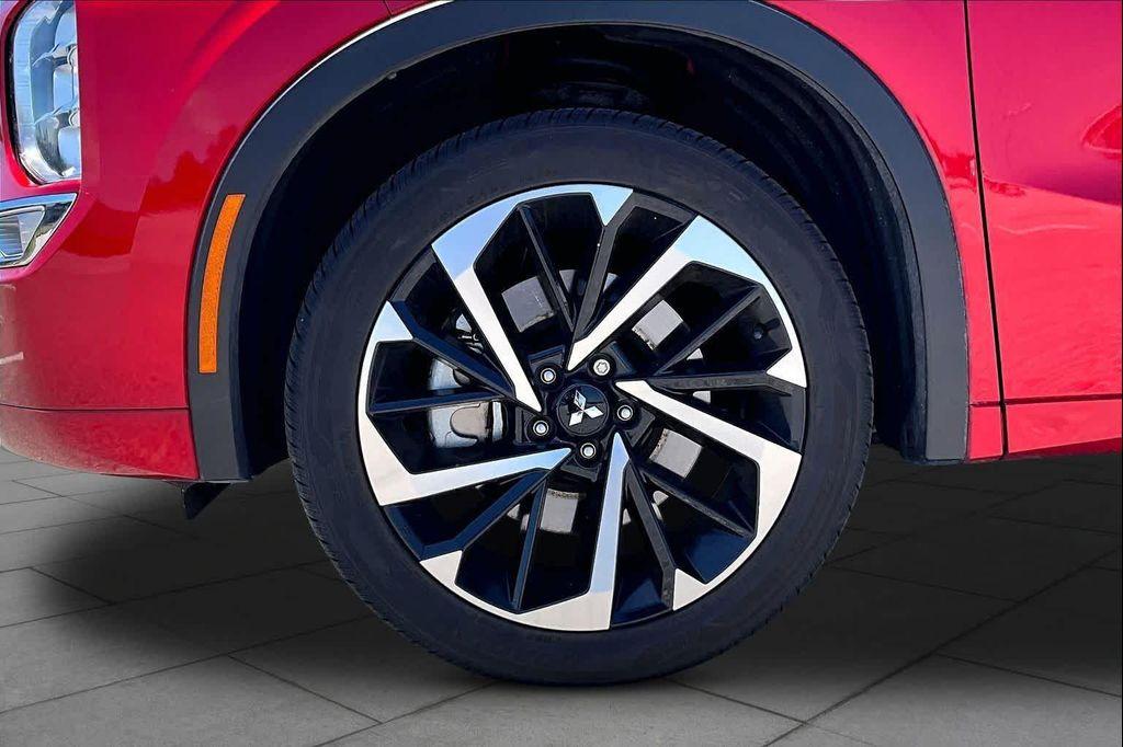 used 2023 Mitsubishi Outlander car, priced at $27,086