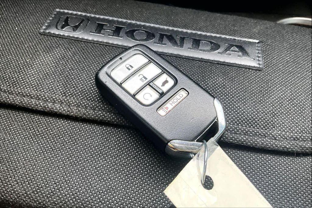 used 2021 Honda Pilot car, priced at $25,598