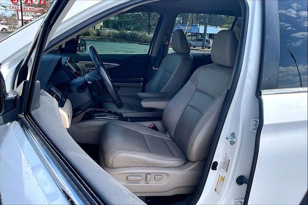 used 2021 Honda Pilot car, priced at $25,598