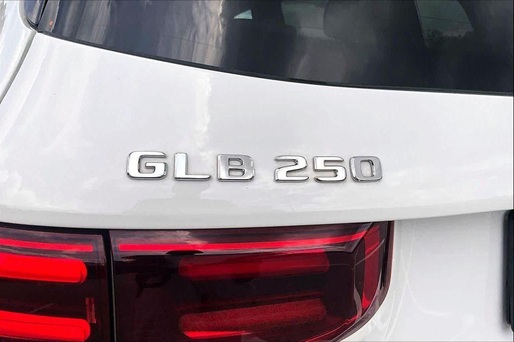 used 2025 Mercedes-Benz GLB 250 car, priced at $39,086