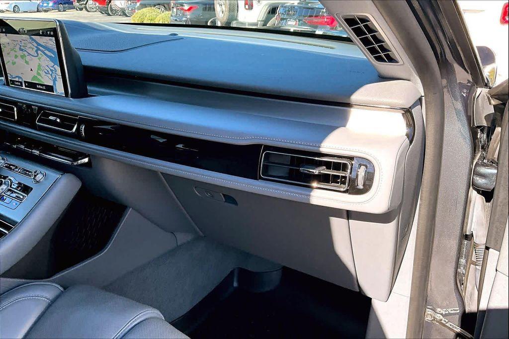used 2021 Lincoln Aviator car, priced at $35,900
