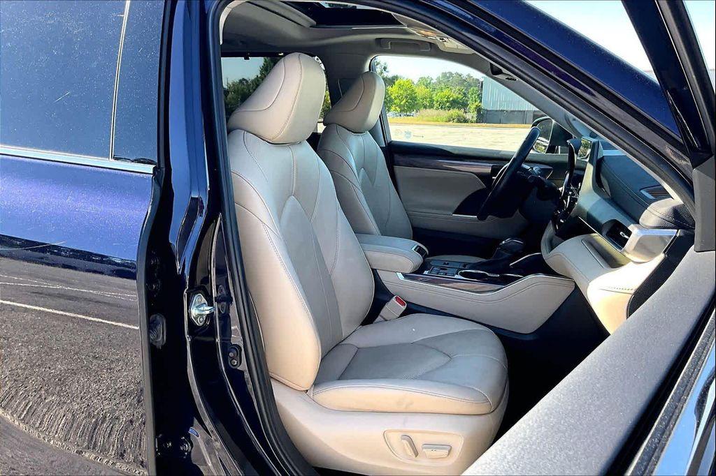 used 2023 Toyota Highlander car, priced at $38,896
