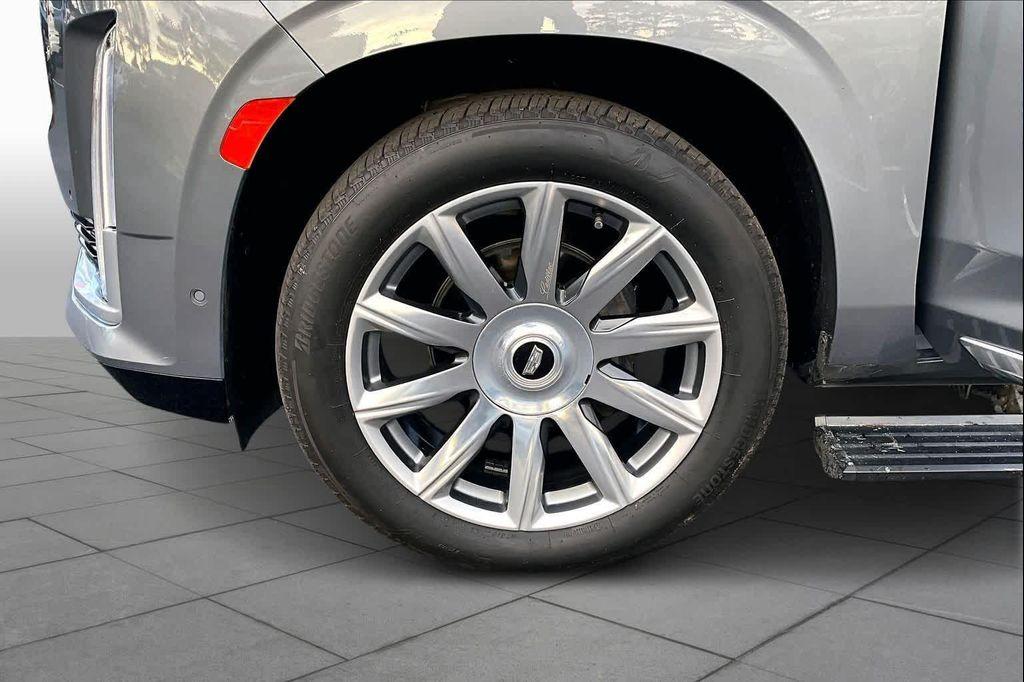 used 2021 Cadillac Escalade ESV car, priced at $43,400