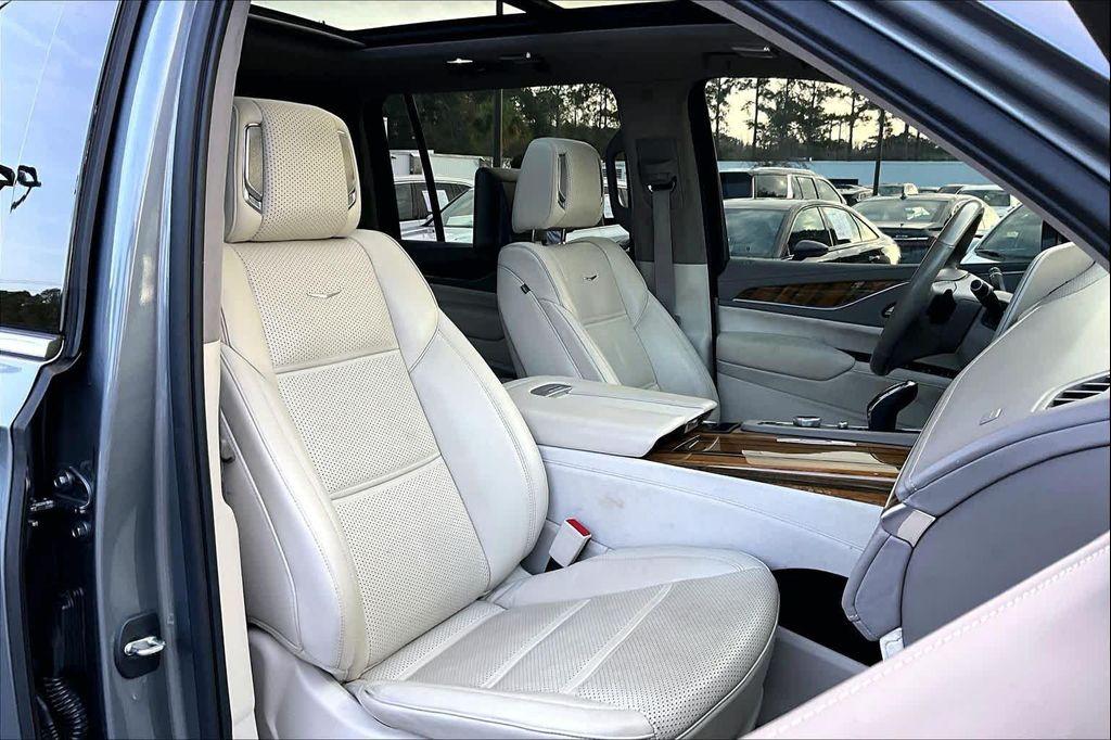 used 2021 Cadillac Escalade ESV car, priced at $43,400