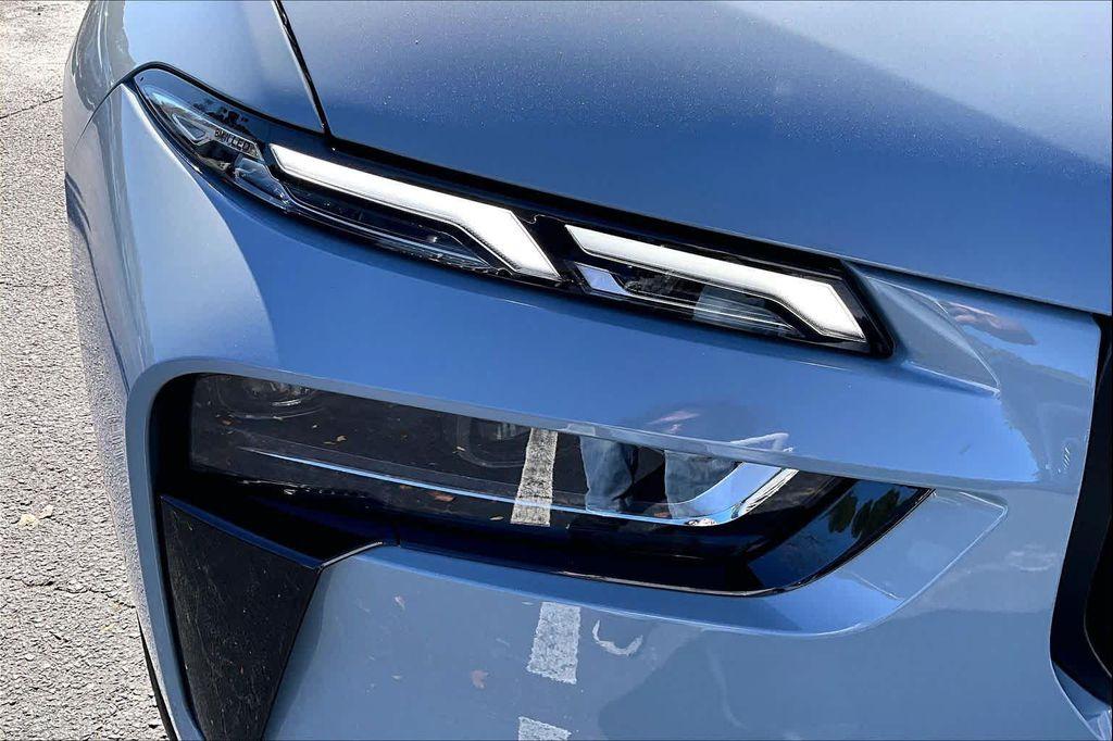 new 2026 BMW X7 car, priced at $100,350