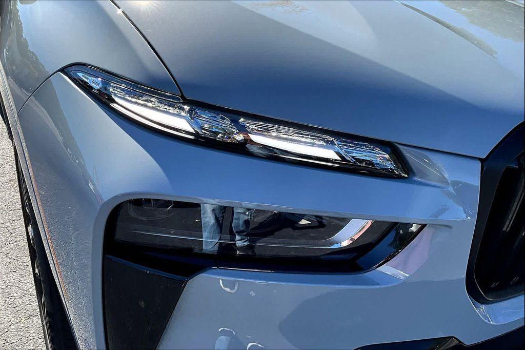 new 2026 BMW X7 car, priced at $131,445