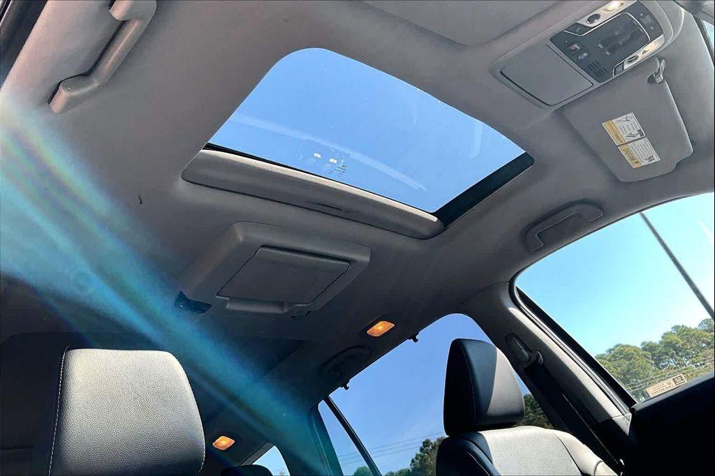 used 2022 Honda Pilot car, priced at $31,900