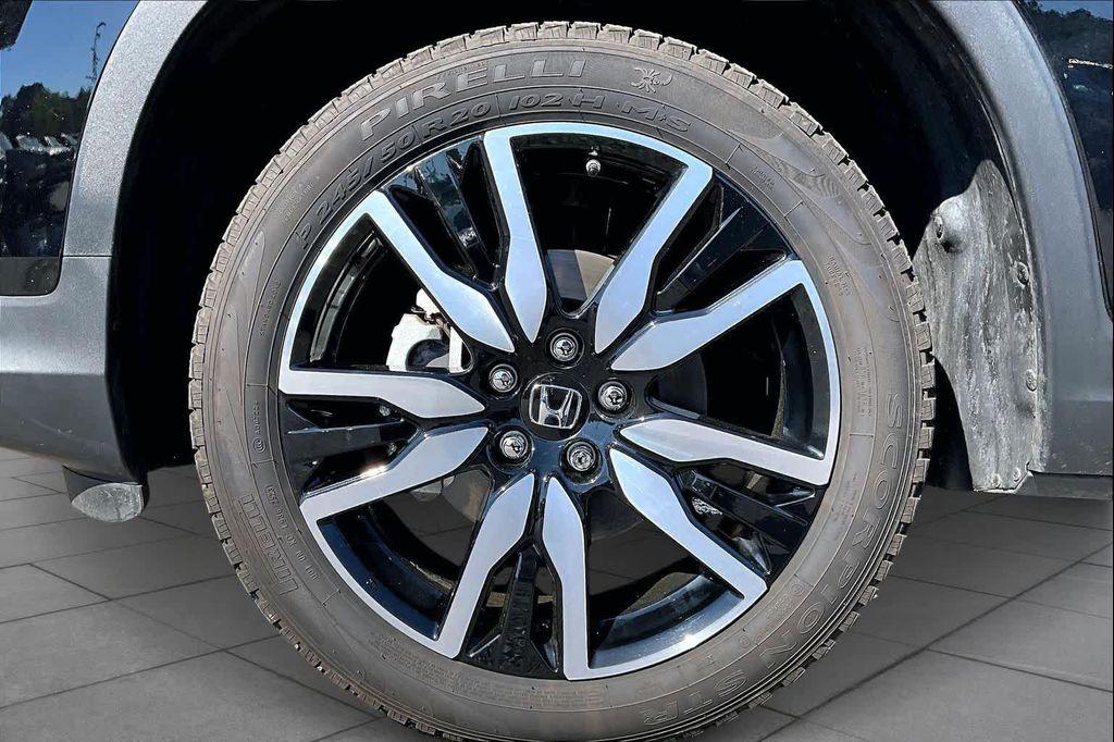 used 2022 Honda Pilot car, priced at $31,900