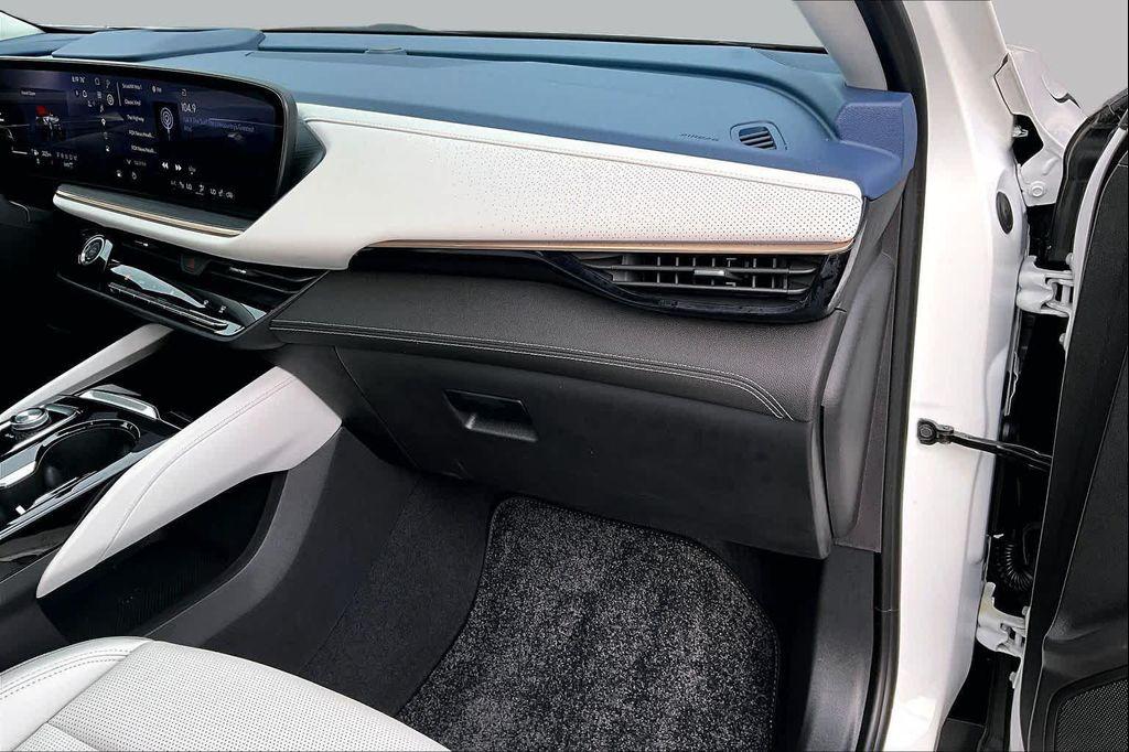 used 2024 Buick Envision car, priced at $39,096