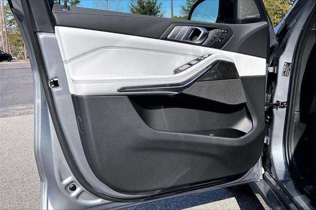 new 2026 BMW X7 car, priced at $97,820